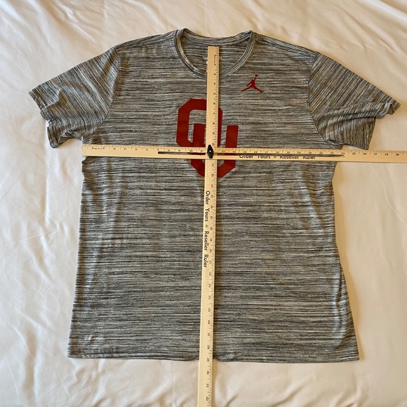NIKE Dri-Fit Jordan Men's‎  Gray and Red OU Boomer Sooner  Logo T-Shirt (XL) - Picture 2 of 7